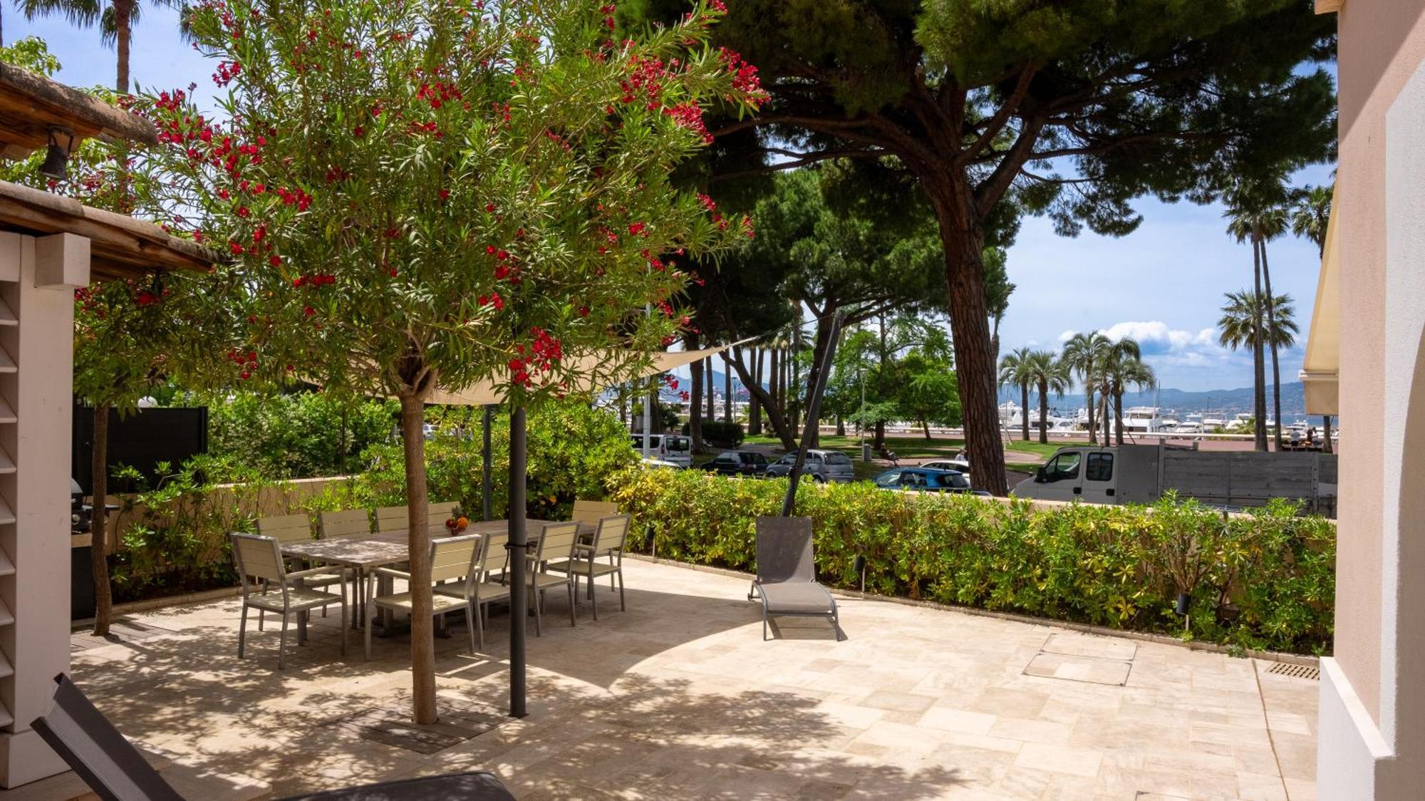Apartment Superbe Villa-appartement Sur La Croisette Avec Grande Terrasse