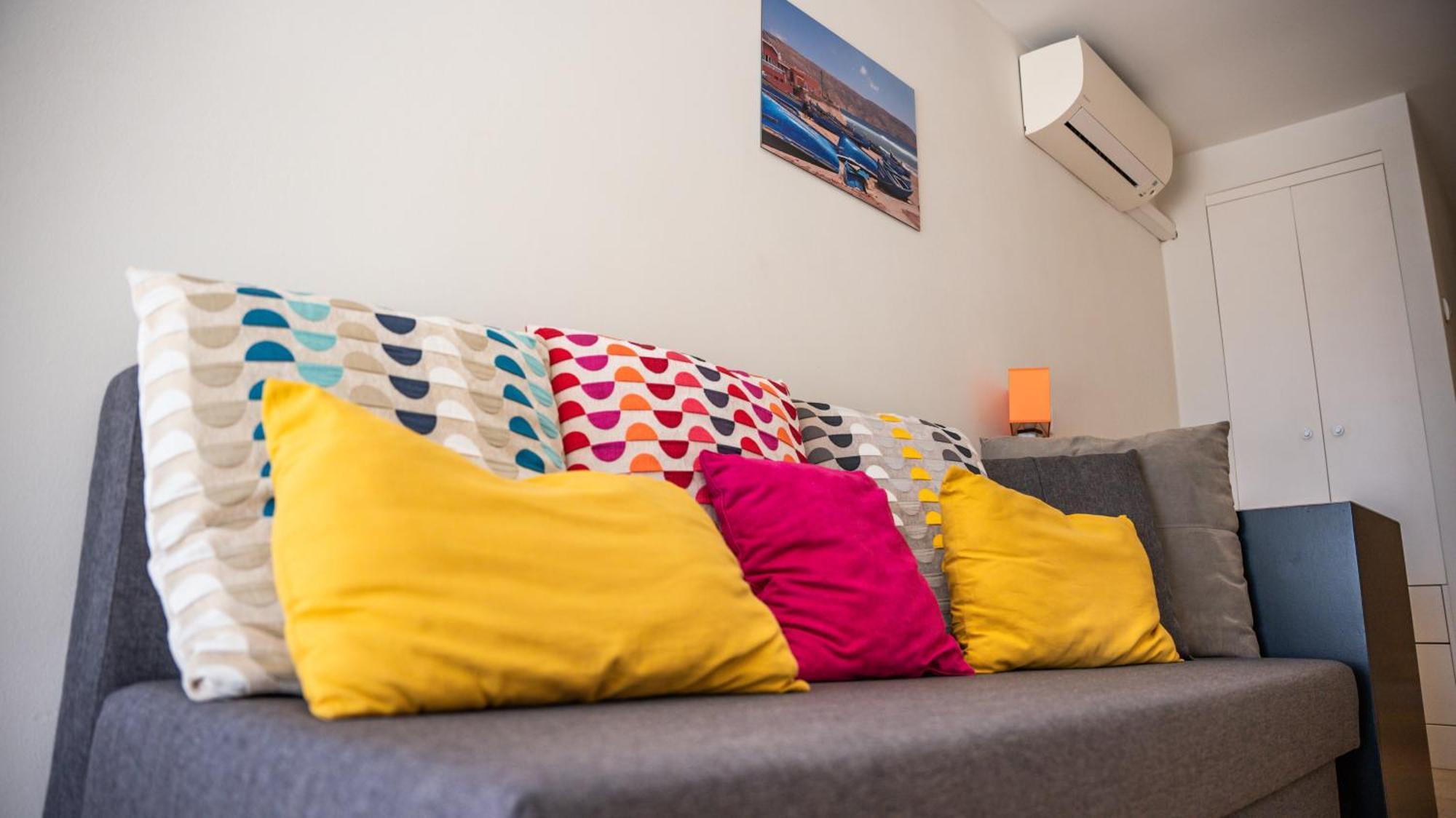 Superbe Villa-appartement Sur La Croisette Avec Grande Terrasse *