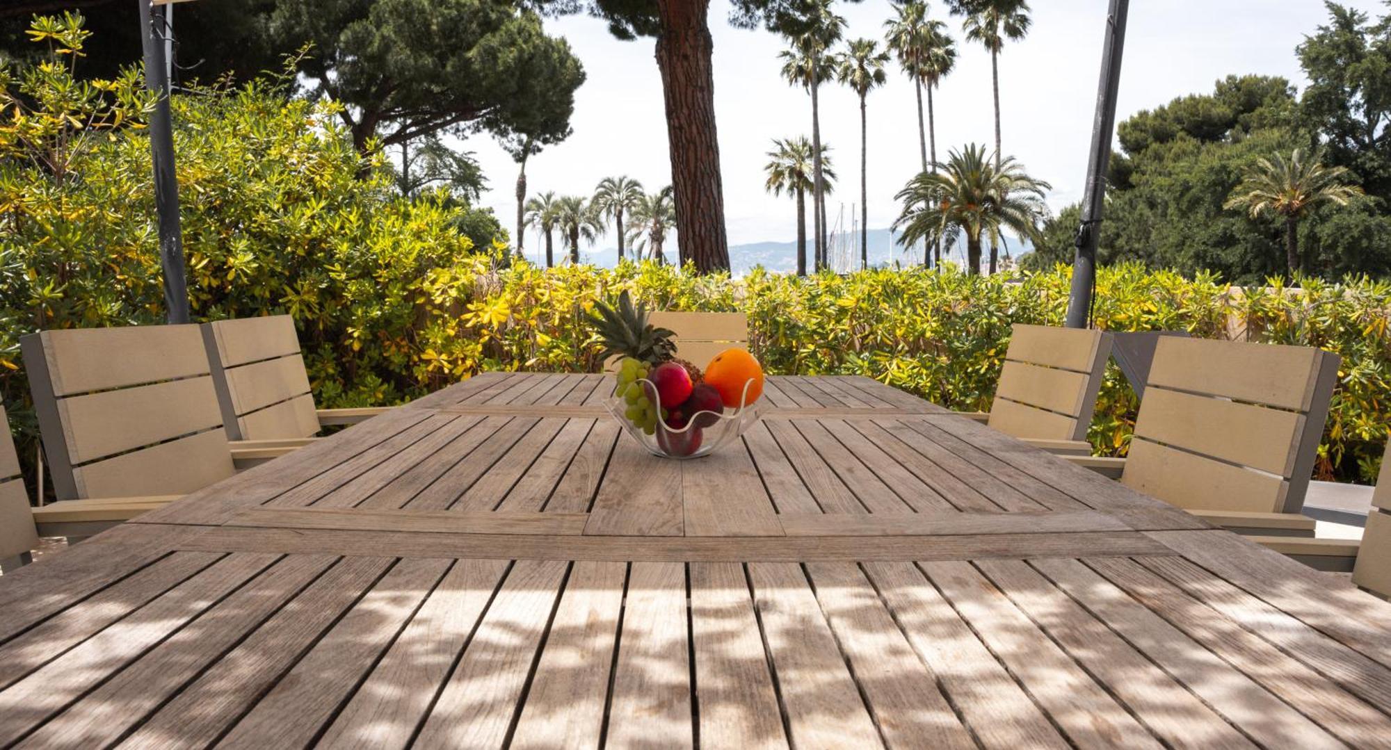 Superbe Villa-appartement Sur La Croisette Avec Grande Terrasse * Cannes