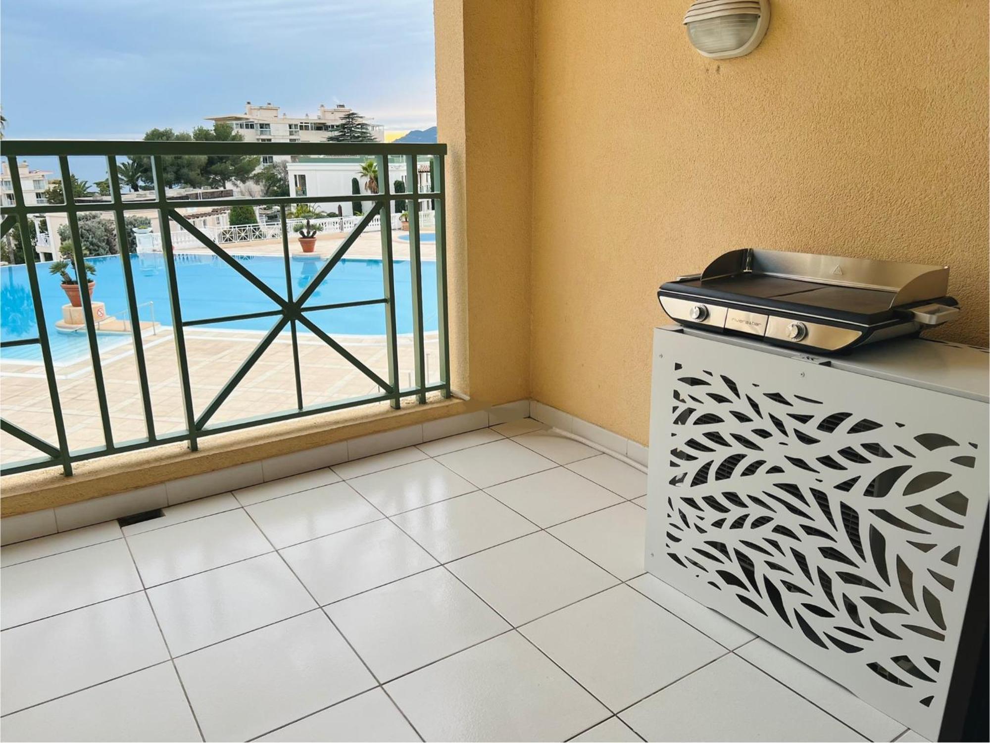 Exceptionnel Sur Vue Piscine * Cannes