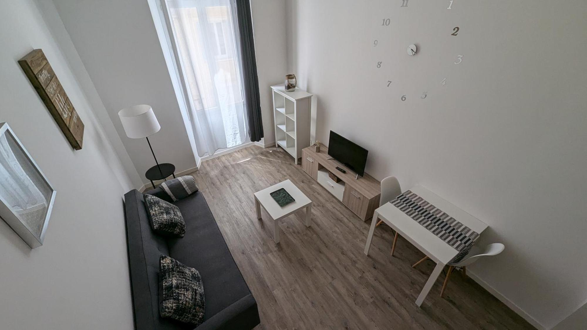 41 Leon Noel Apartment *