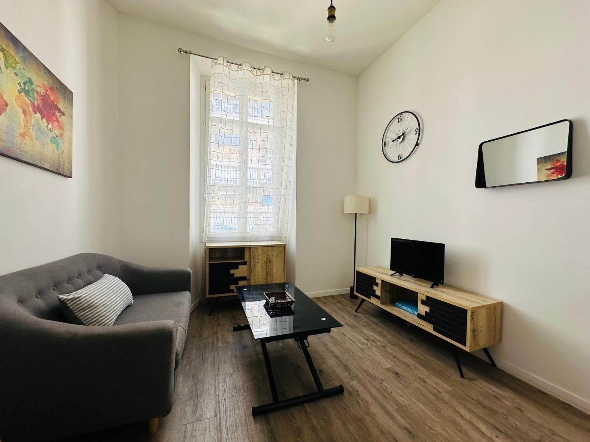 41 Leon Noel Apartment *