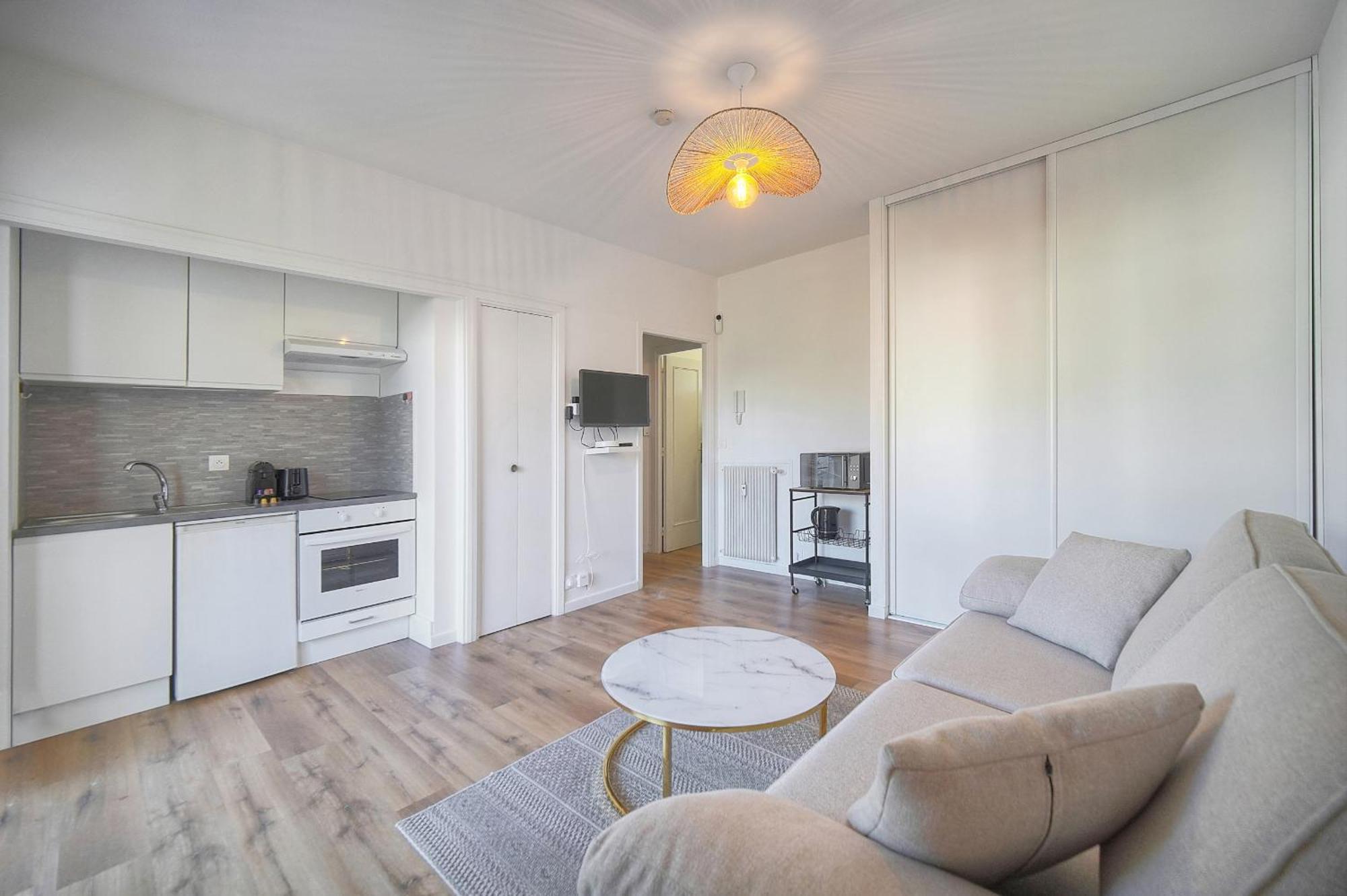 Lumineux Avec Loggia A0b203 Apartment