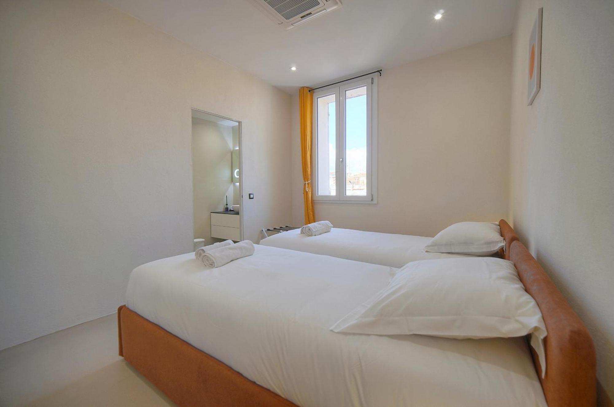 3 Pieces Climatise Refait A Neuf En 2025 Carre D'Or A2B194 Apartment *
