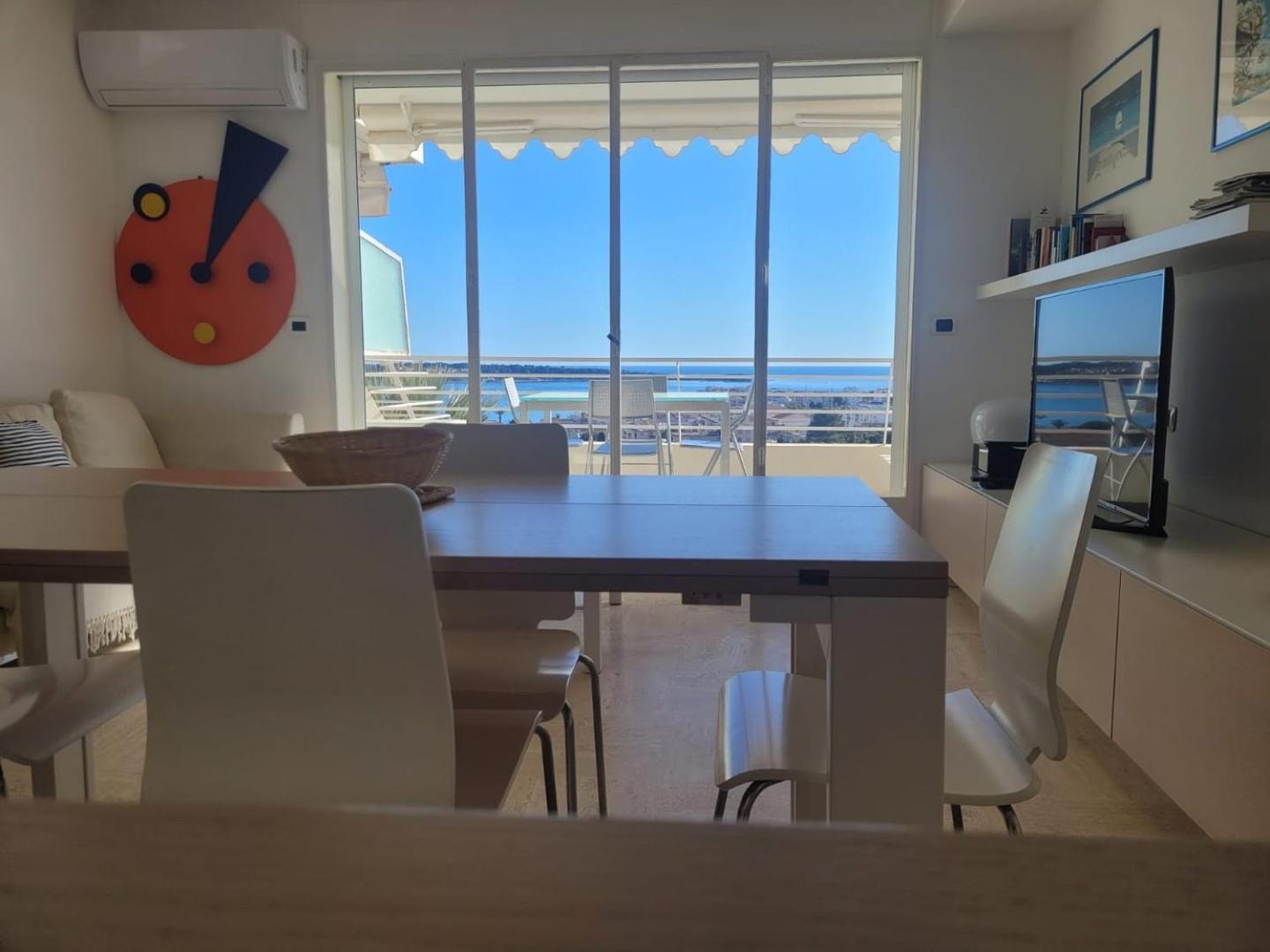 The Horizon - Sea View & Peaceful Retreat *