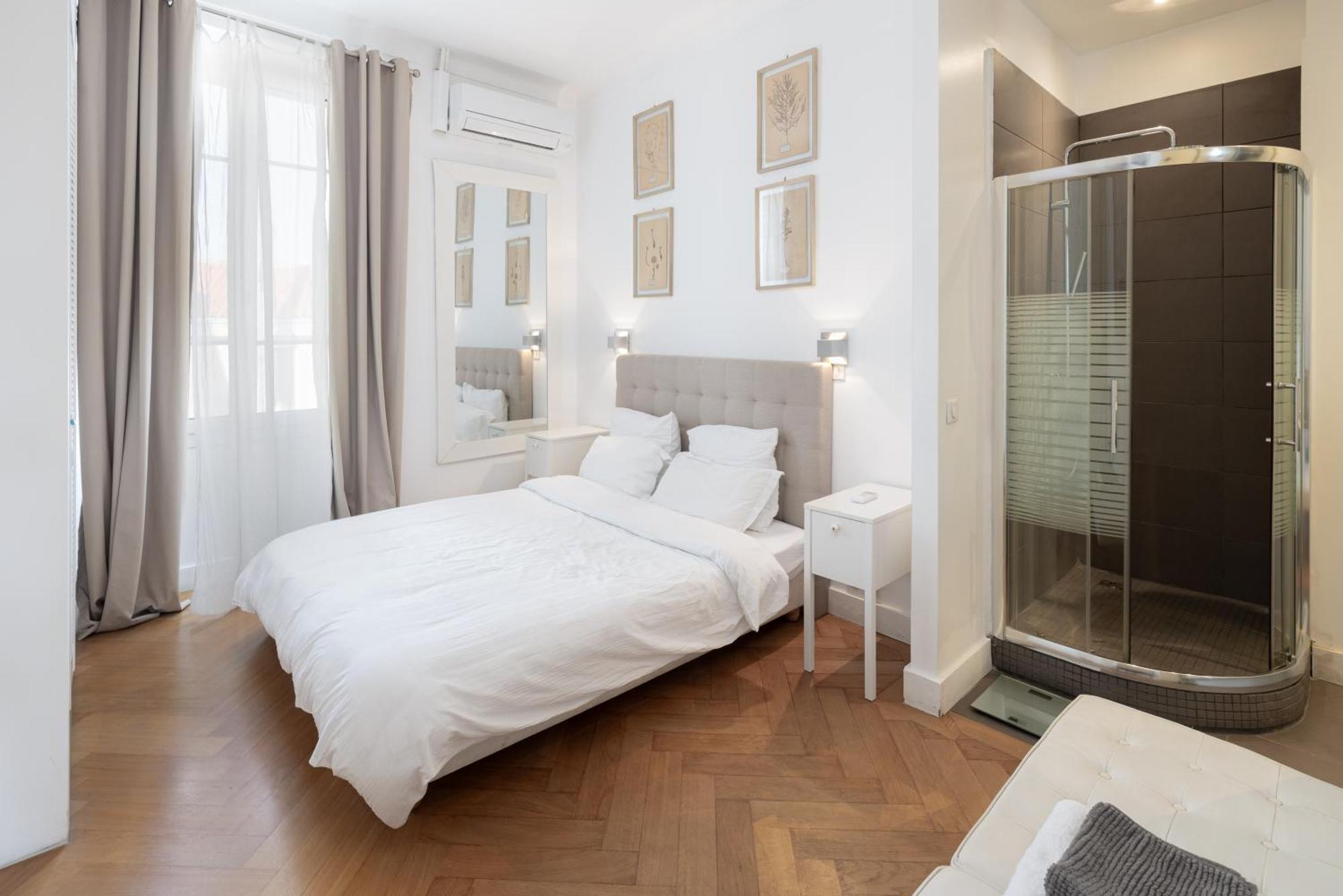 Center Of 100m2 Bright Apartment Cannes