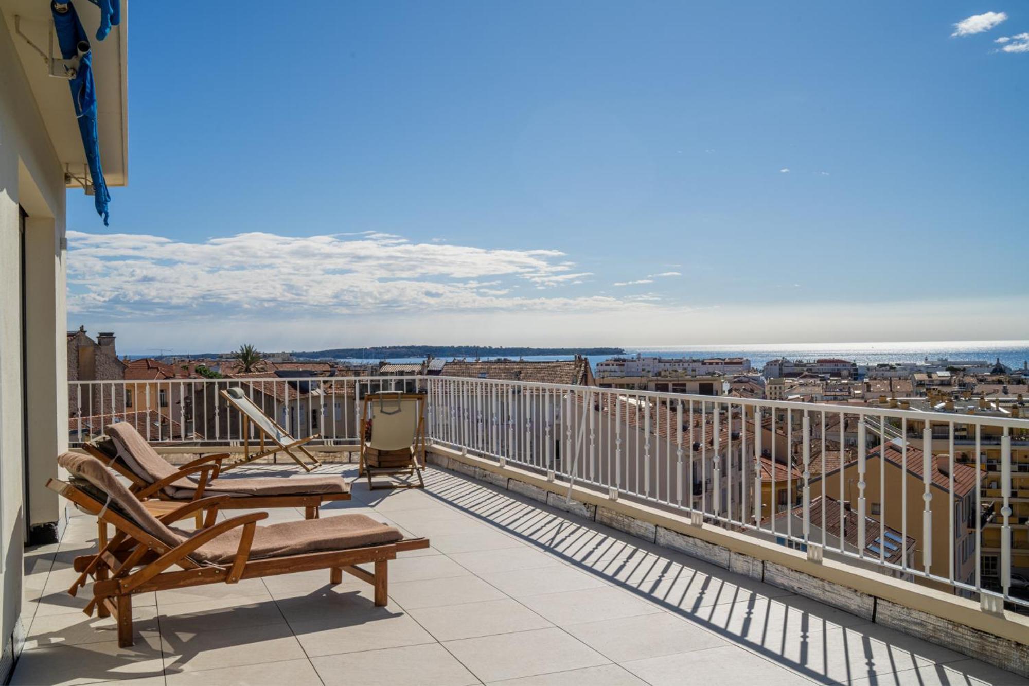 Avec Terrasse Et Vue Cannes