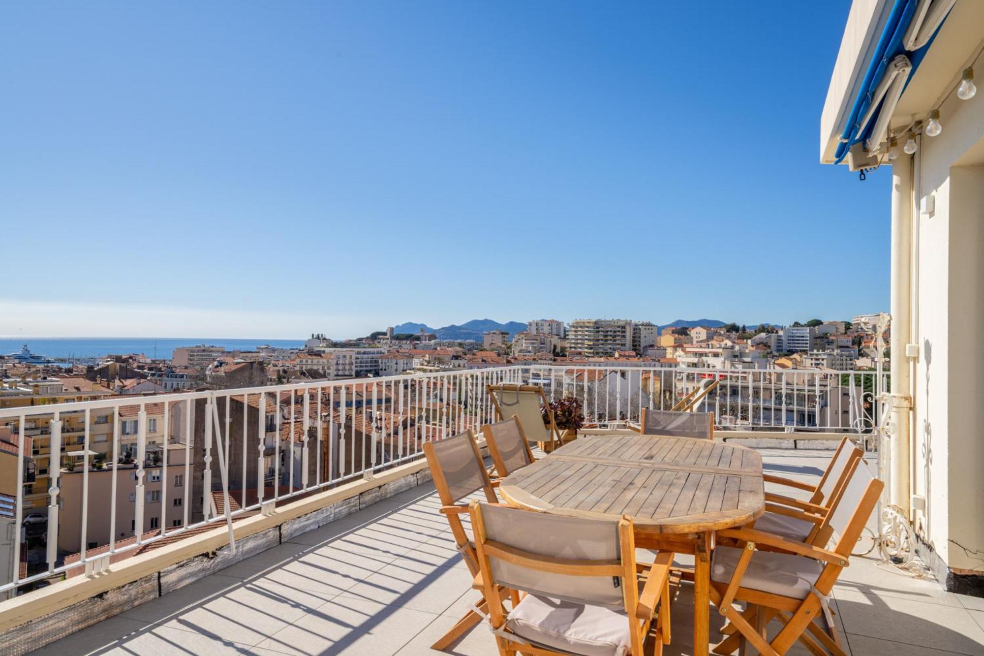 Avec Terrasse Et Vue