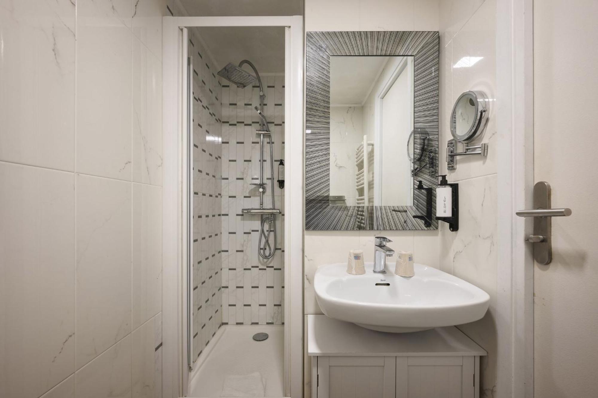 Des Congrès Et Festivals Hotel 3*