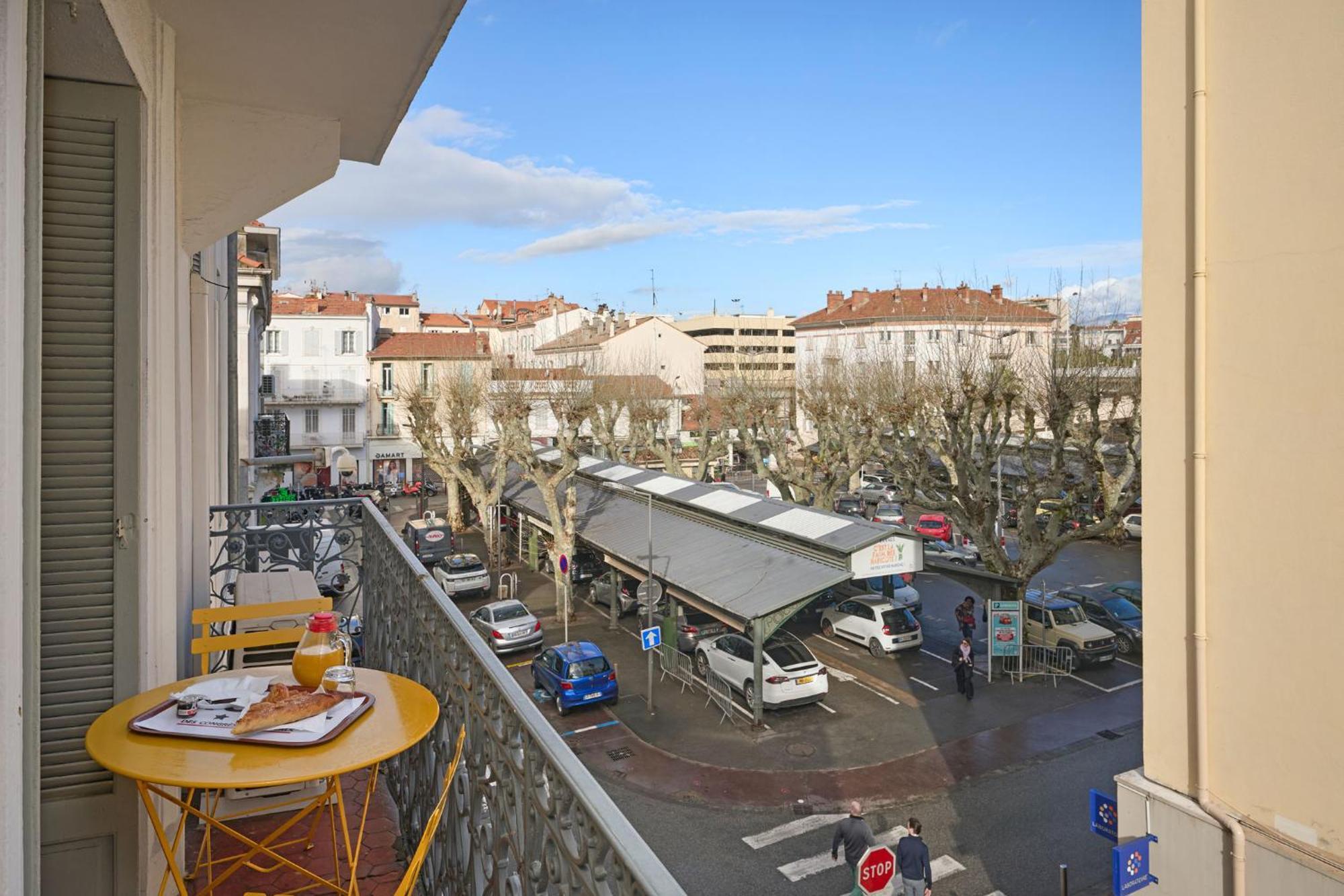 Hotel Des Congrès Et Festivals 3*