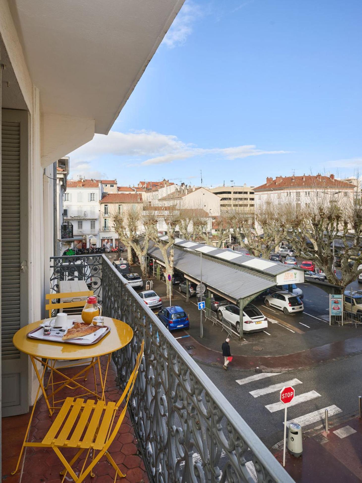 Des Congrès Et Festivals Hotel 3*