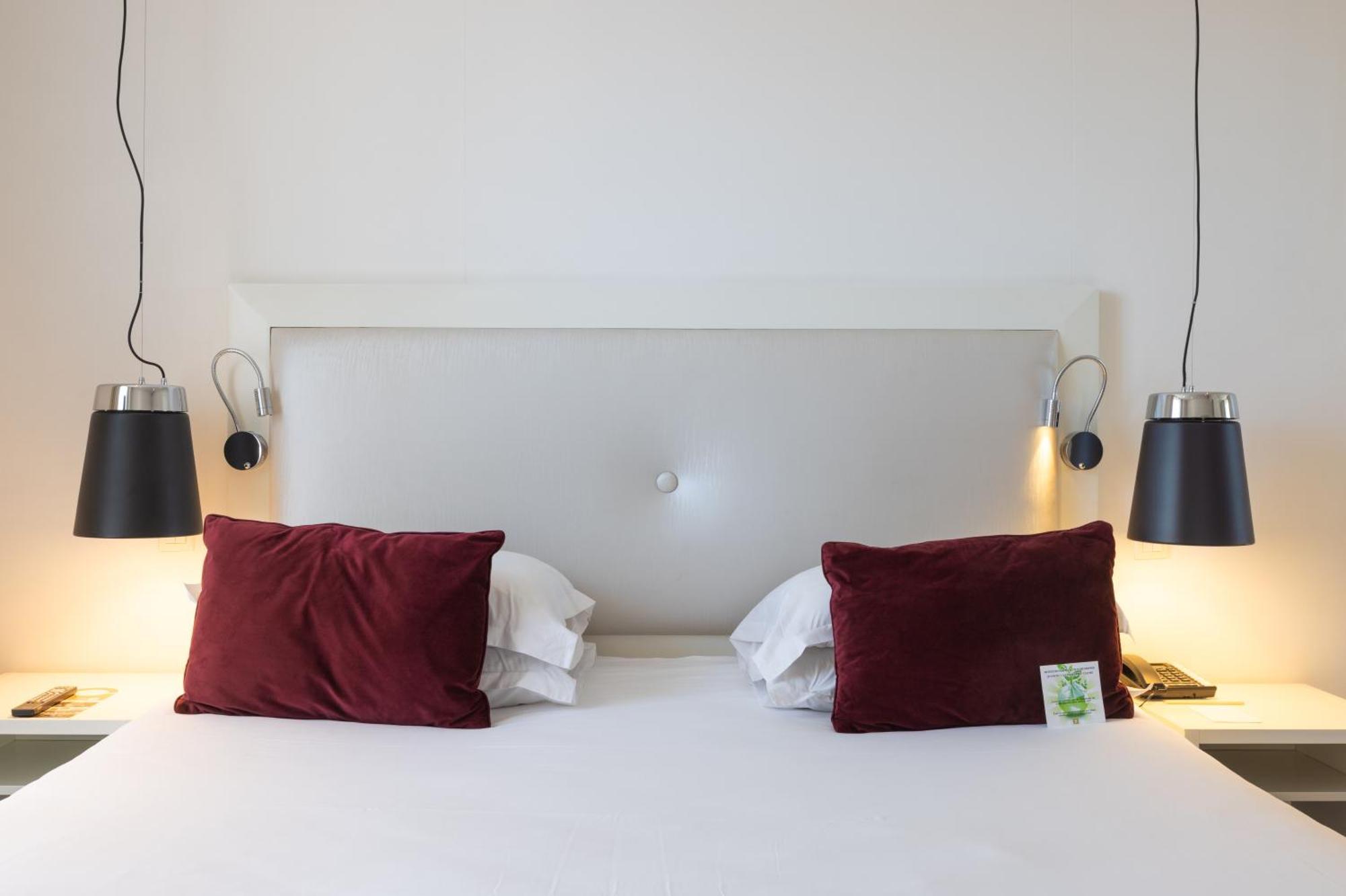 Renoir Hotel 4*