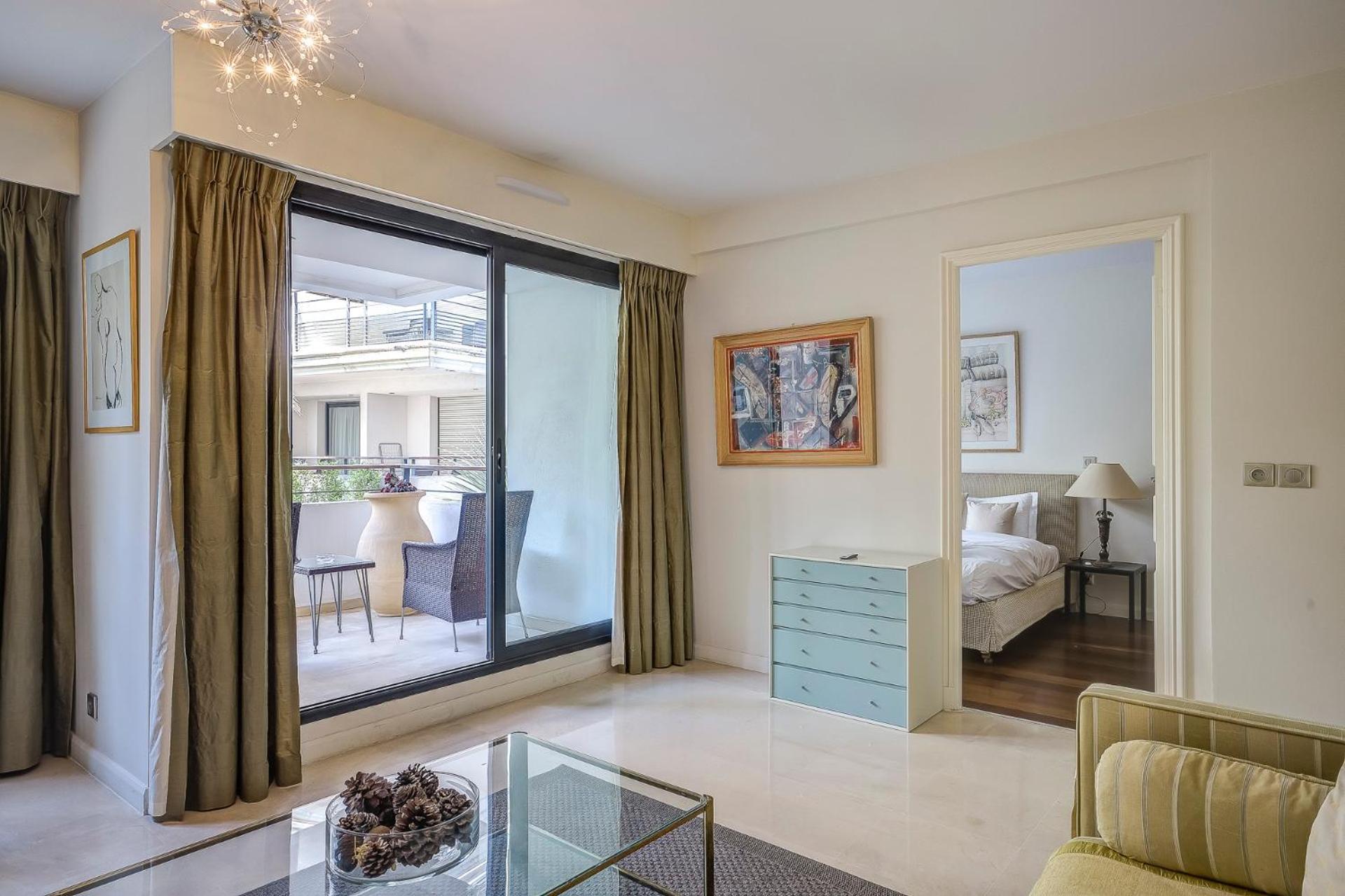 Carlton Riviera *