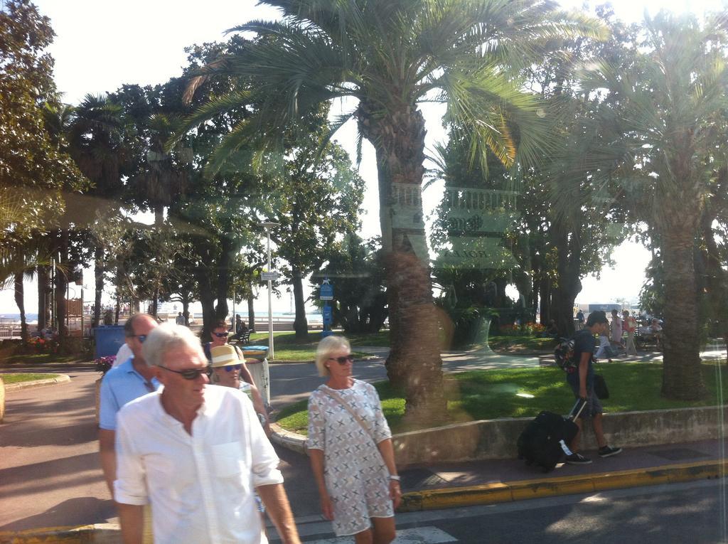 Terrace Front & Sea View Cannes