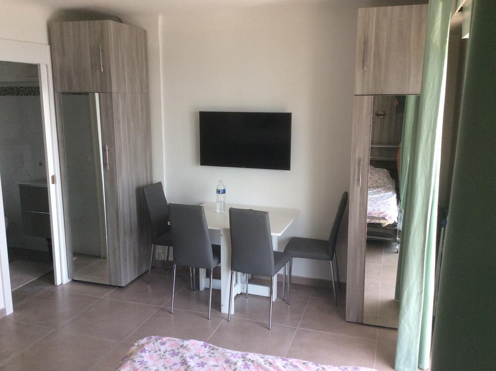 Studio On The Croisette With Sea View Cannes
