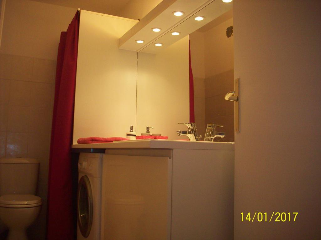 Fushia Apartment *