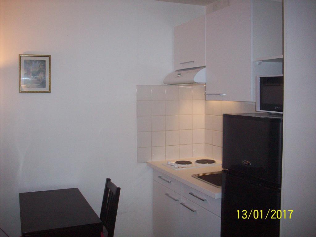 Fushia Apartment *
