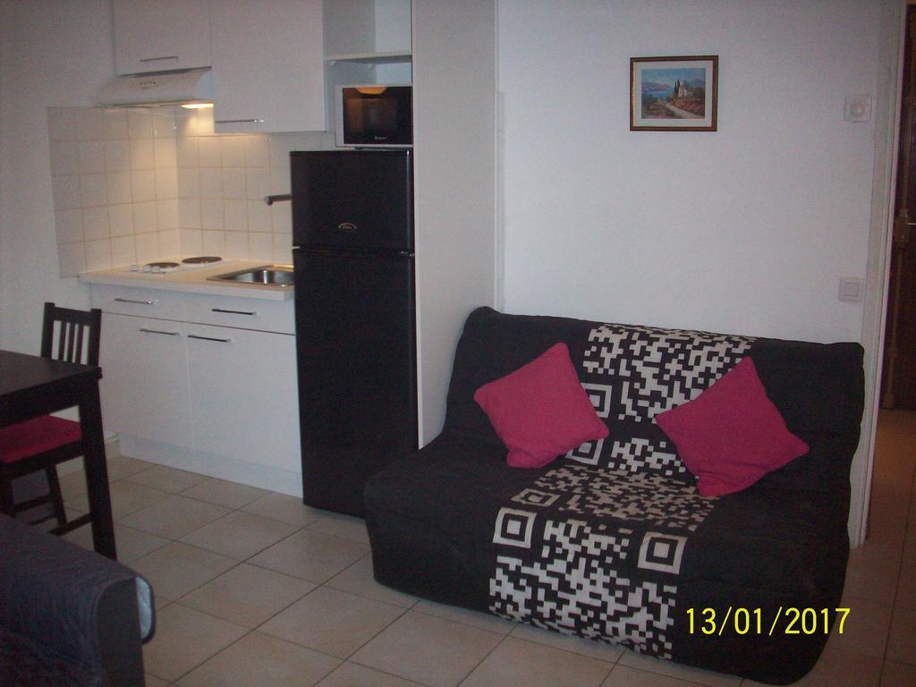Fushia Apartment *