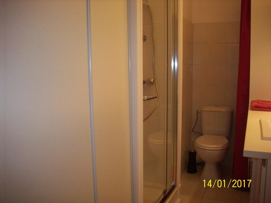 Fushia Apartment *