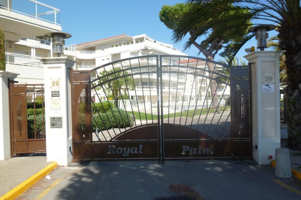 Seafront Haven: Modern 2-bed With Pool Cannes