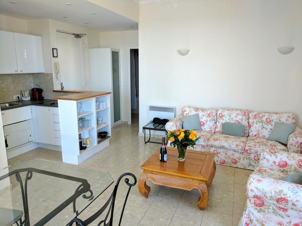 Citilet Louis Blanc 1,2,3 - Three Gorgeous, Open-plan Apartment