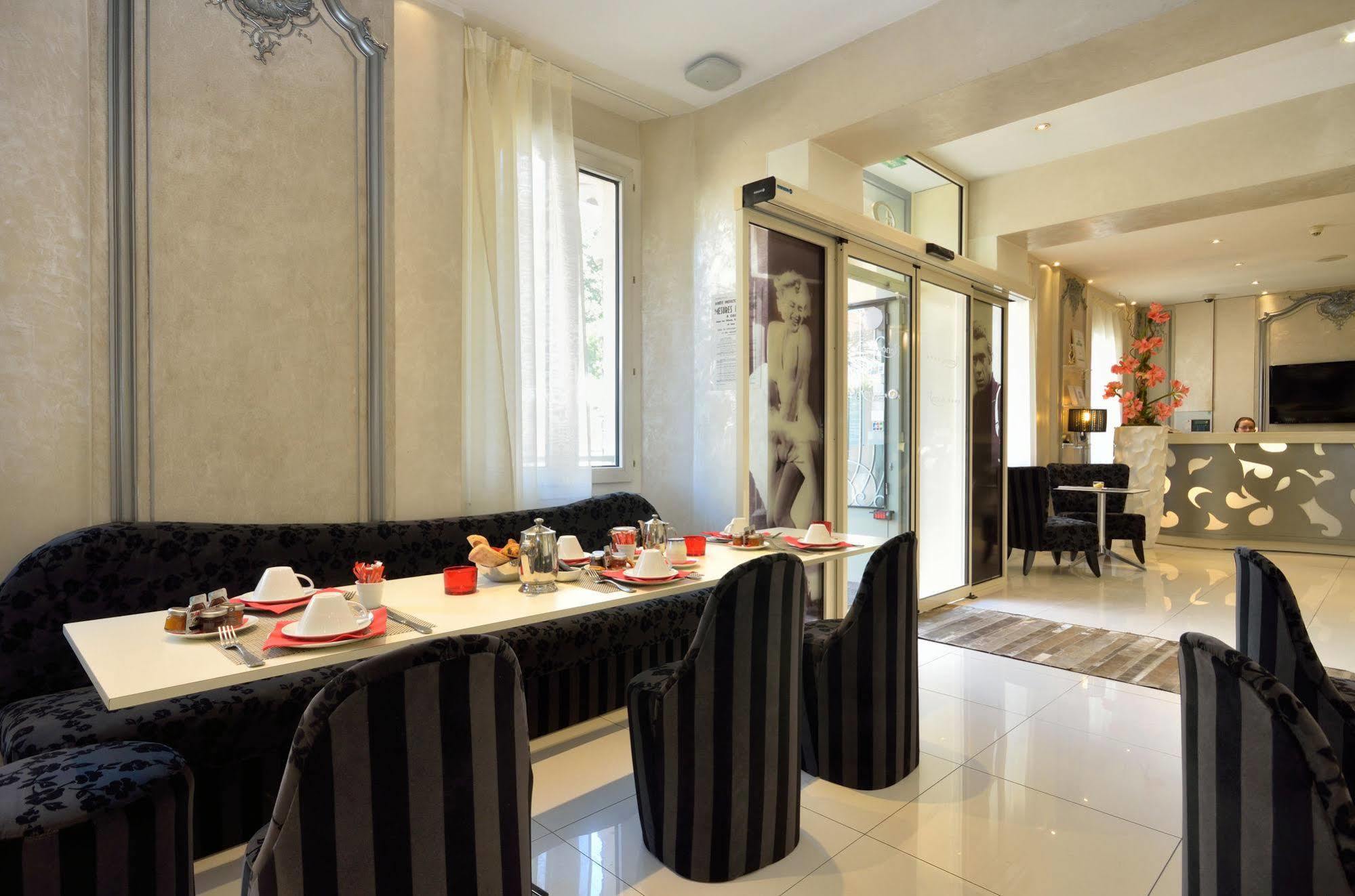 Renoir Hotel 4*