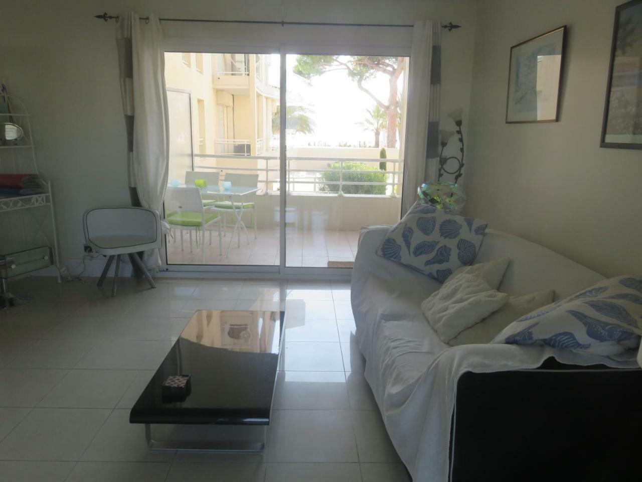 Seafront Haven: Modern 2-bed With Pool Cannes