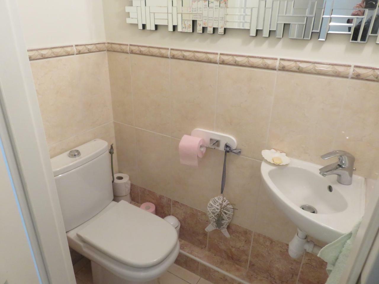 Seafront Haven: Modern 2-bed With Pool