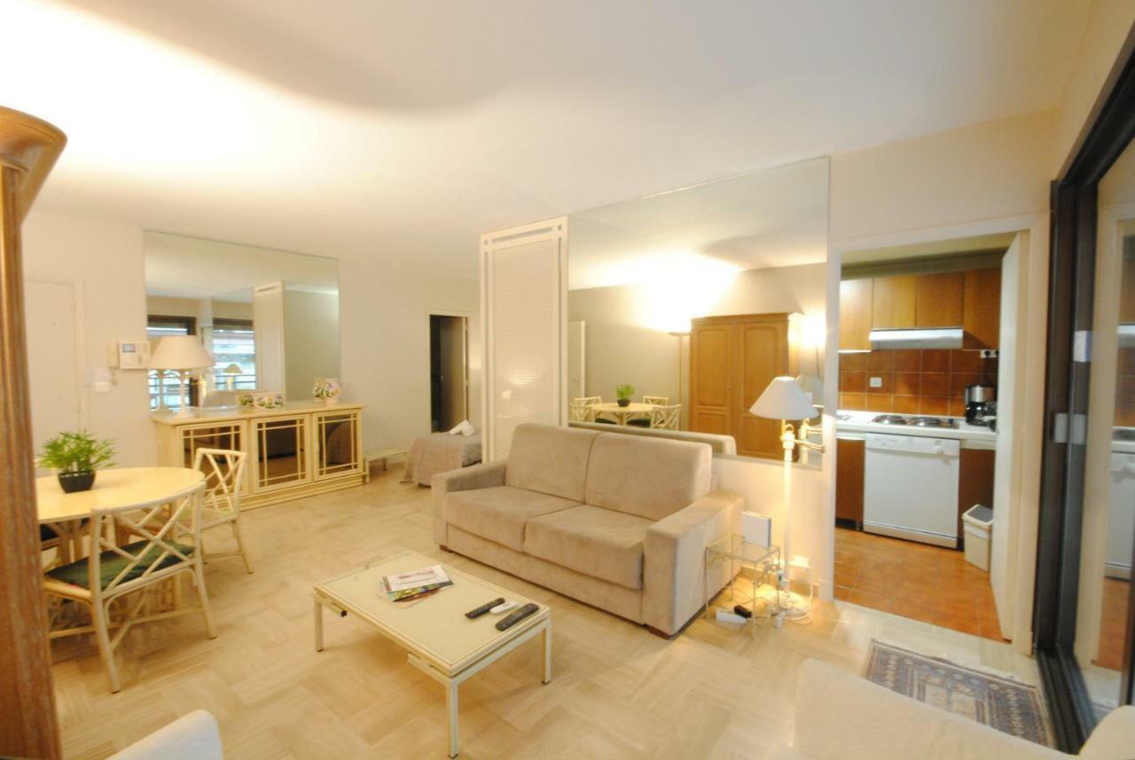 Gray D'albion Lef516 Apartment *