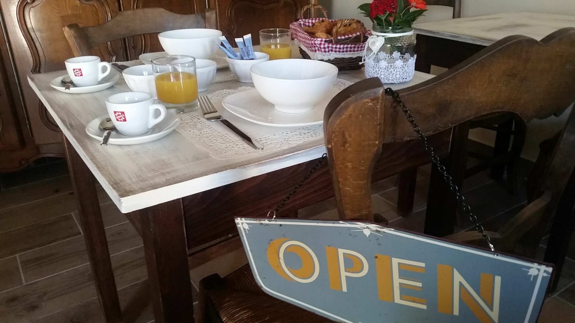 Blanche Couette-café Cannes