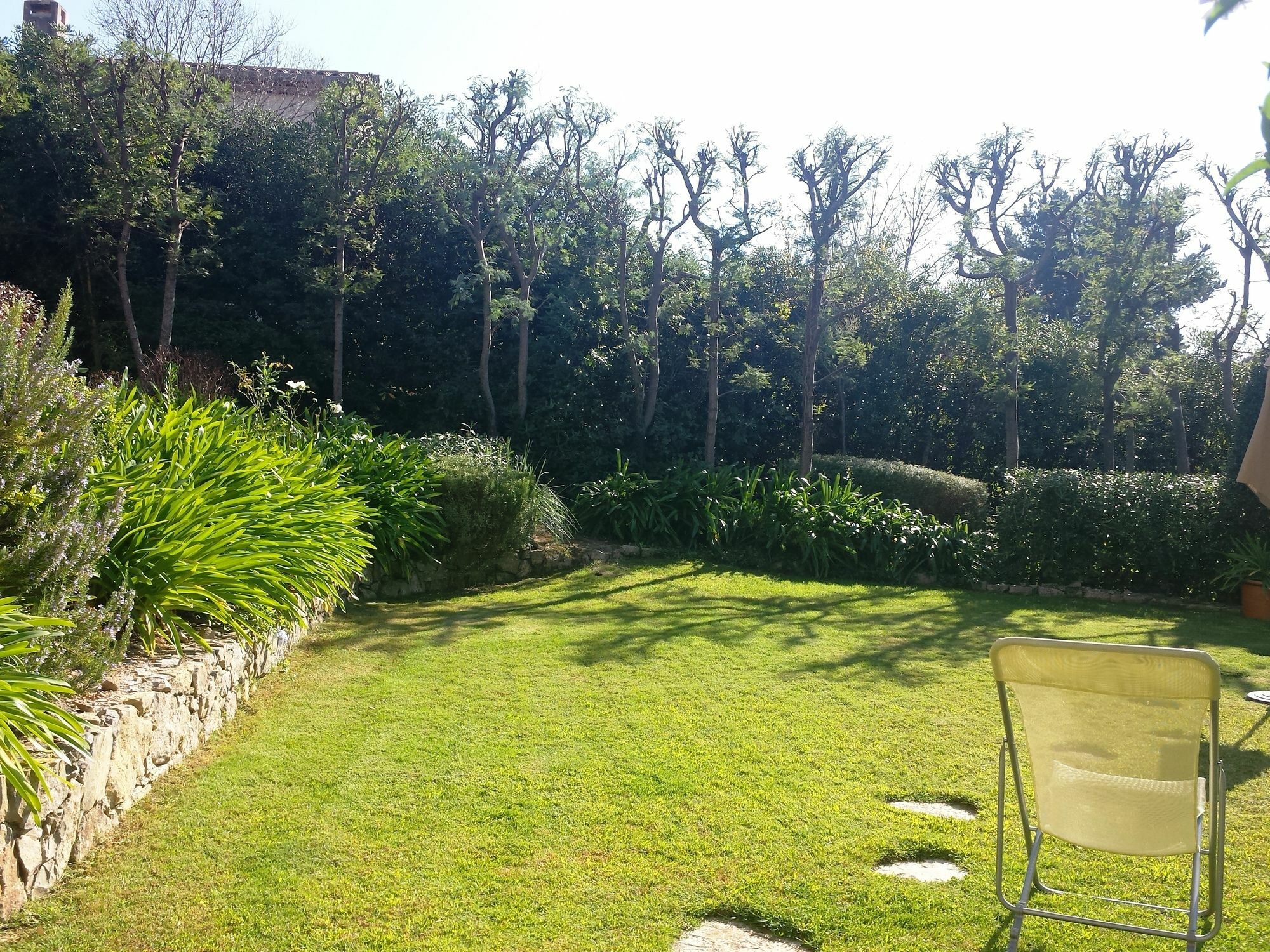 Elegant Beautiful Garden Apartment *