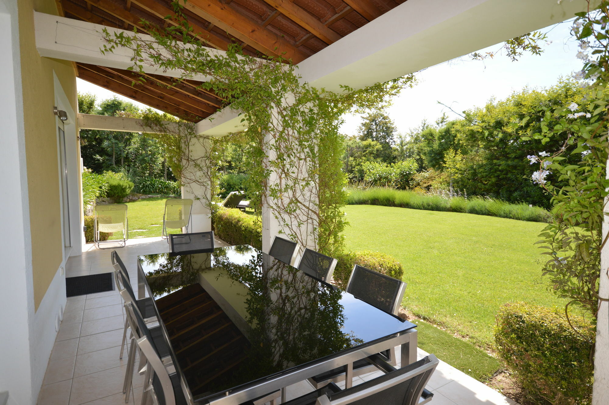 Elegant Beautiful Garden