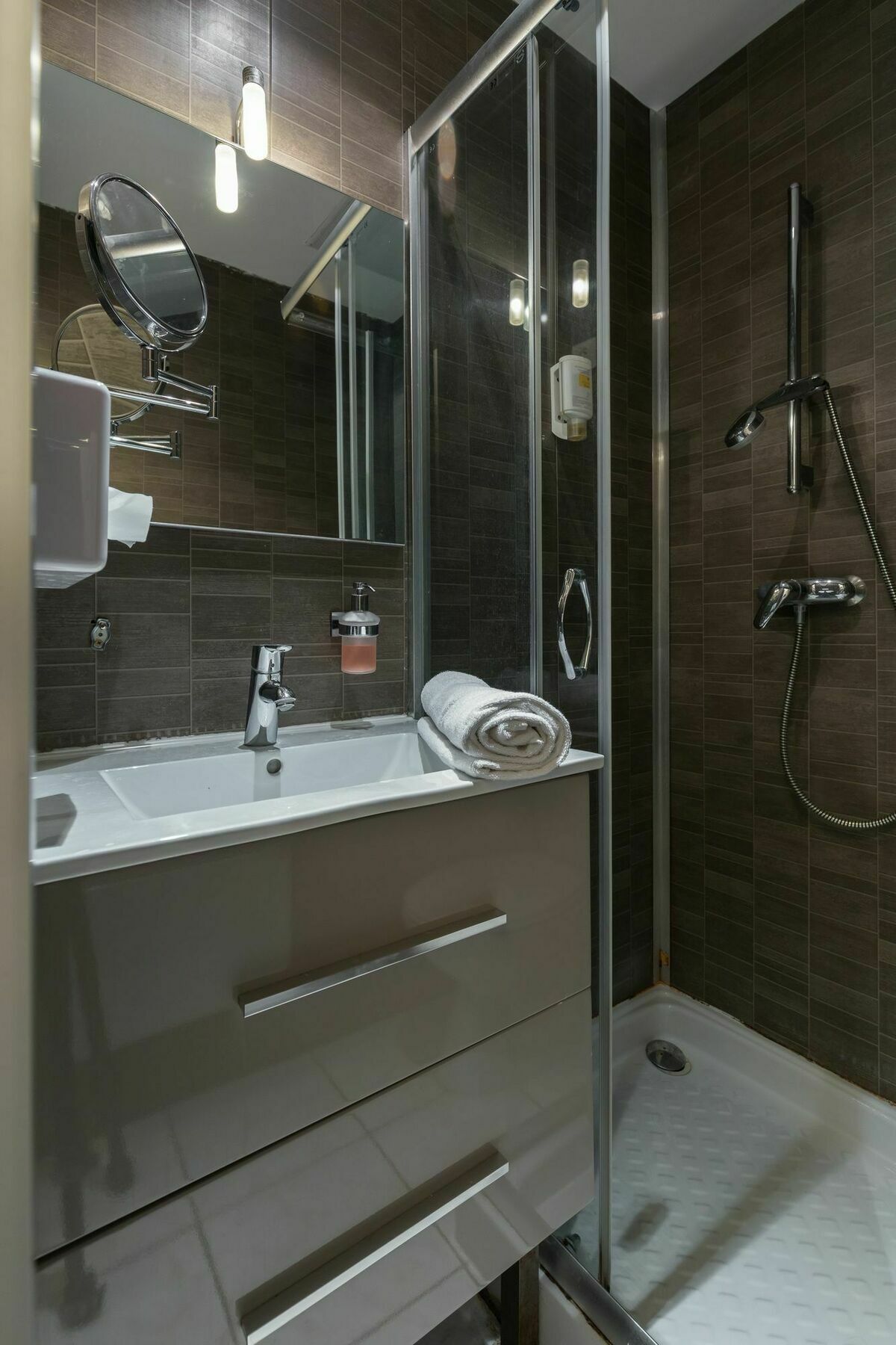 Florella Clemenceau Apartment