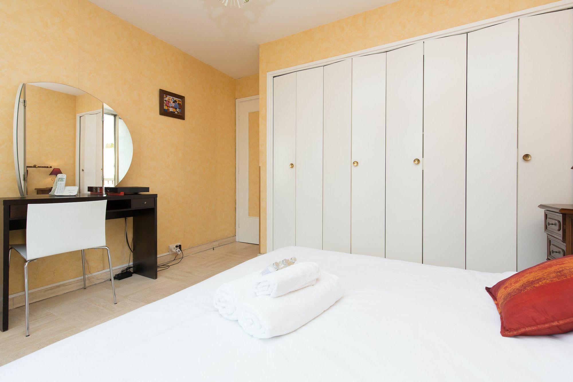 Apartment Palais Royal Yourhosthelper