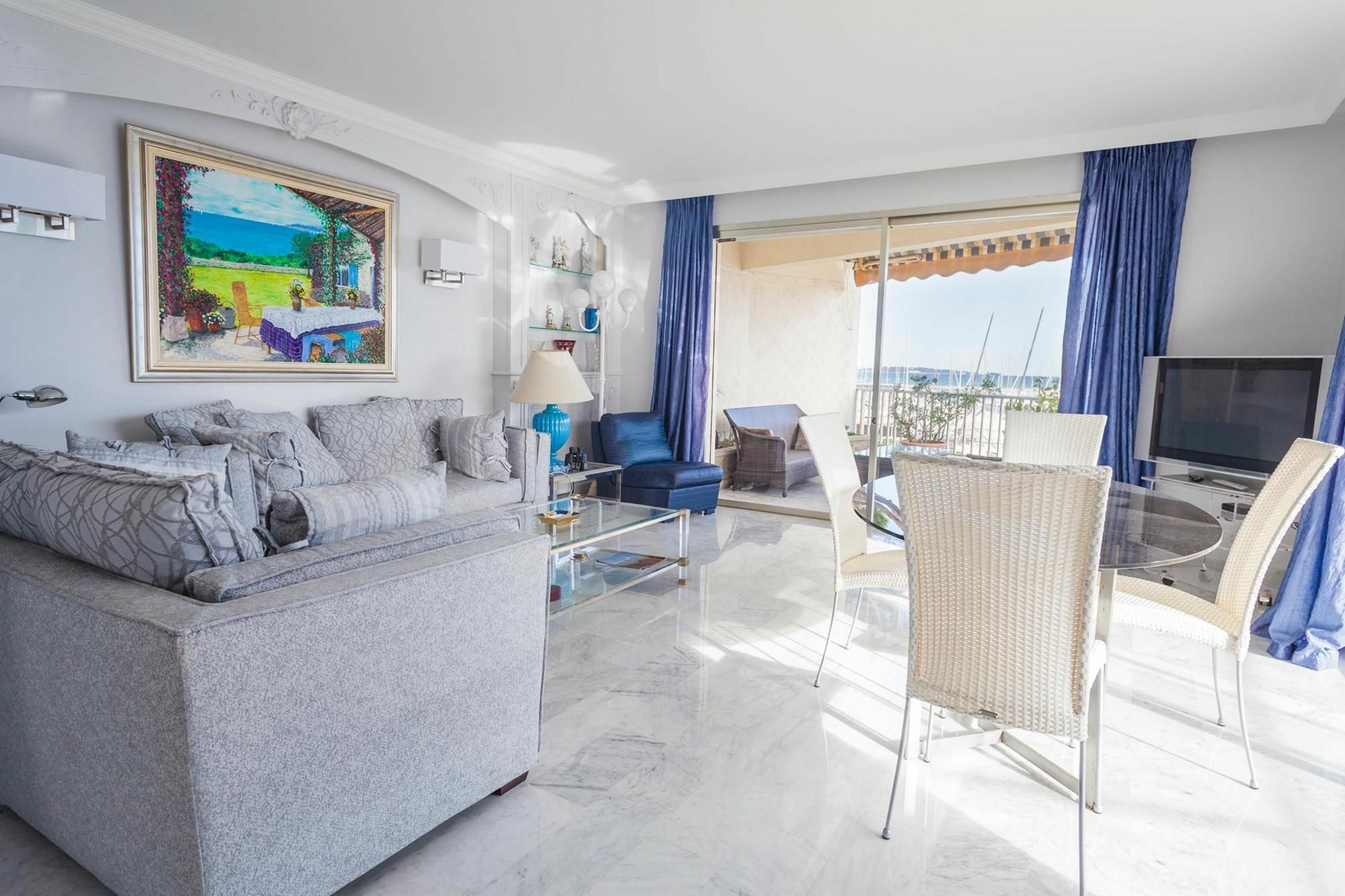 Le Moure Rouge Apartment