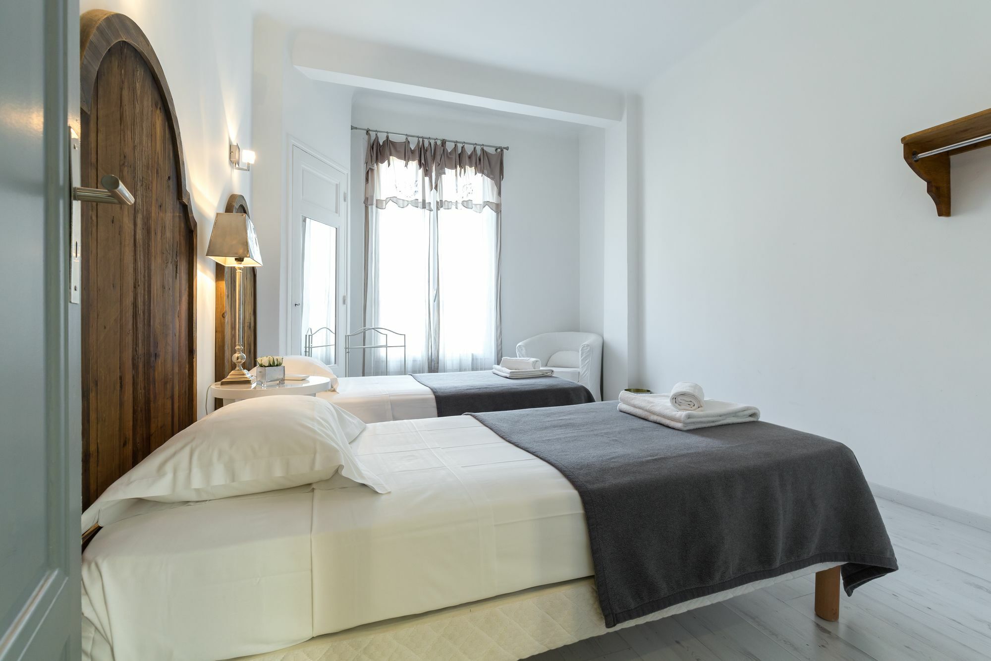 Modern: 2-bed With Aircon *