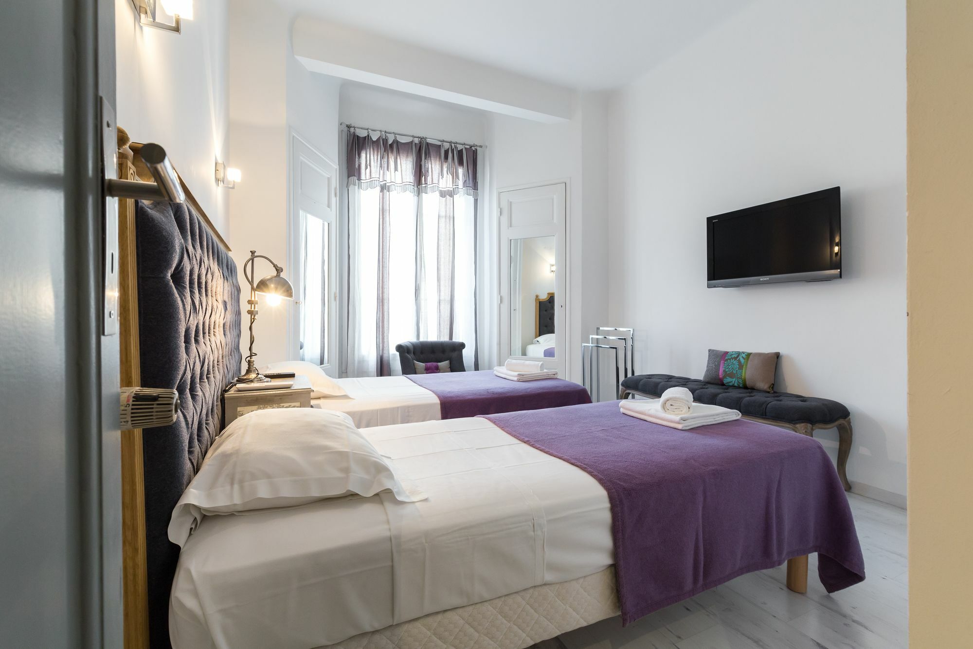 Modern: 2-bed With Aircon Apartment Cannes