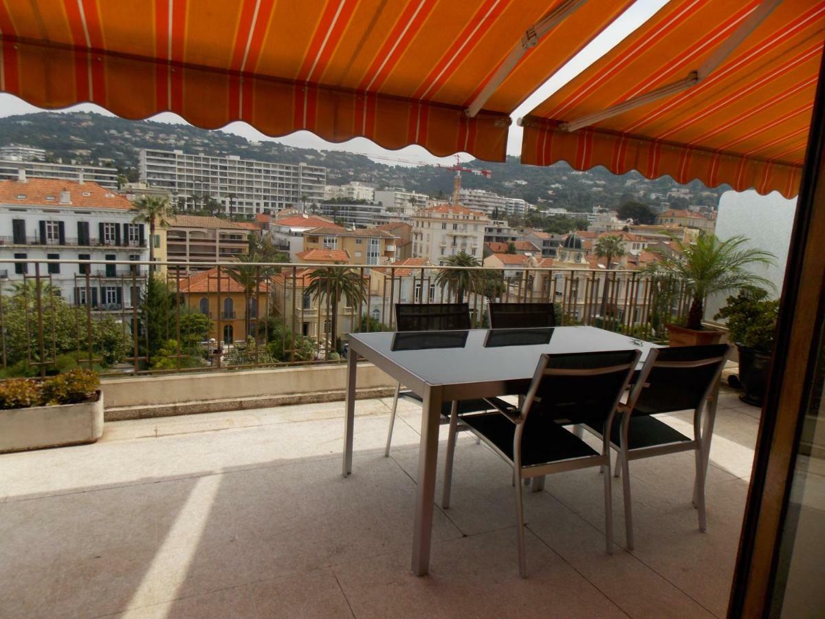Satellite * Cannes