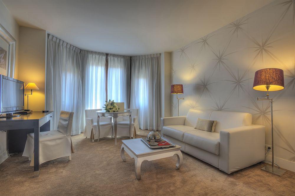 Renoir Hotel 4*
