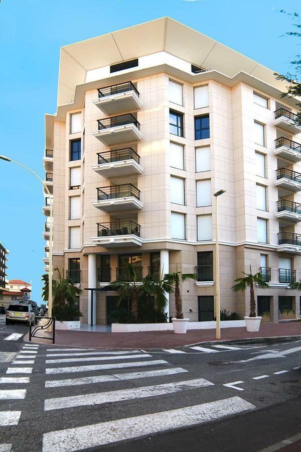 Carlton Riviera
